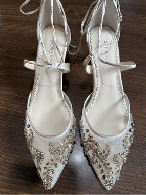 Bella Bella Frances Champagne Kitten Heels size 8.5 39